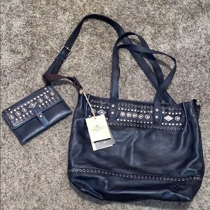 Beautiful black Patricia Nash purse/wallet